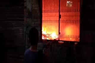 गोदाम में लगी आग