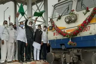 devlali muzzaferpur kisan railway start from sangola one day in week 