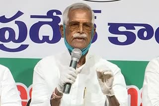 kisan congress president kodandareddy demands for justice to farmer mallareddy who committed suicide in vemulaghat