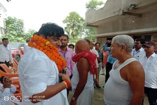 candidate shravan kushwaha visited village 