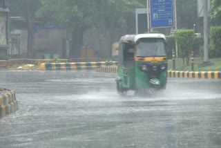  Delhi weather broadcast parts of north India witness light to moderate intensity rain NCR weather തീവ്ര മഴ തുടരും ഉത്തരേന്ത്യയിലെ മഴ