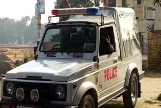 शामली पुलिस की गाड़ी.