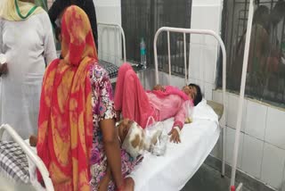 अस्पताल में भर्ती घायल महिलाएं.