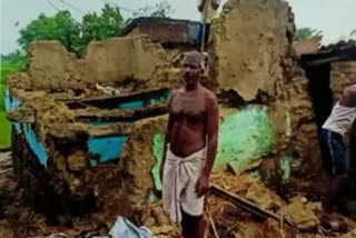 2 mud houses collapsed 