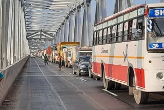 Heavy jam on the bridge