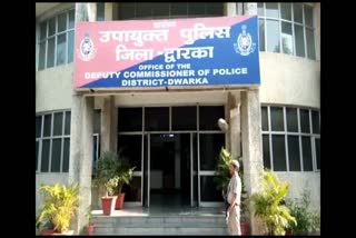 Dwarka police found three stolen mobiles