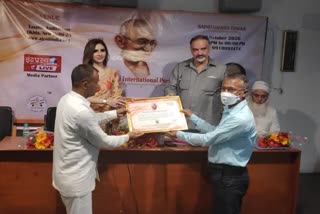 social worker mohammad qamar akhtar conferred with gandhi international award 