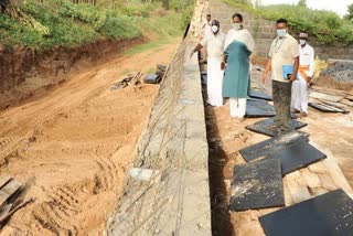 ஏரிகளில் நடைபெறும் திட்டப் பணிகளை ஆய்வு செய்த மாவட்ட ஆட்சியர்