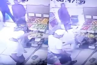 man-attacks-women-in-super-market-at-bangalore