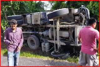 One killed in stone carrying dumper collision in Amguri