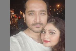 ritabhari chakraborty shared a pic with parambrata chattopadhyay, actor reacts