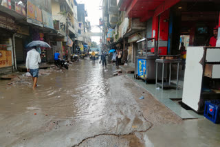 sangam vihar ratiya marg road is in bad condition