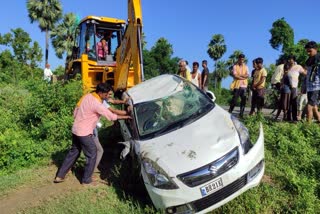 शेखपुरा में पलटी कार