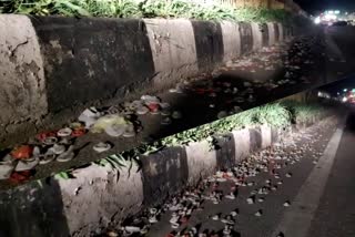 Condoms found on National Highway of Tumakuru  ദേശീയ പാതയിൽ ഗർഭനിരോധന ഉറകൾ  ഗർഭനിരോധന ഉറകൾ  കോണ്ടം  ദേശിയ പാതയിൽ കോണ്ടം  തുംകൂർ