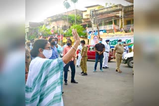 ঠিক ভোটের আগেই অভিষেককে ইডির সমন, সরব মমতা