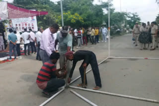 farmers started pitching tents on the road