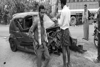 one and half year baby died in road accident in kalyanadurgam