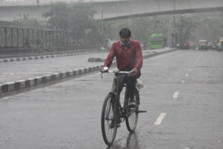 Heavy rain fell in Delhi in the morning