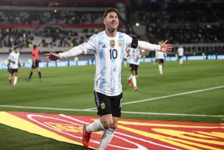 ലയണൽ മെസി  പെലെ  Messi  Pele  ലോകകപ്പ് യോഗ്യതാ മത്സരx  അർജന്‍റീന  ലൂയിസ് സുവാരസ്  റൊണാള്‍ഡോ  Ronaldo  Lionel Messi  Messi Record With Hat-Trick