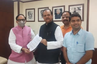 Subodhkant Sahai met Industries Minister Mahendra Nath Pandey