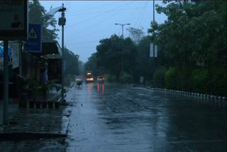 rain-lashes-parts-of-the-national-capital-delhi