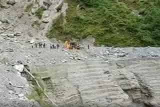 badrinath and kedarnath highway blocked due to landslide and heavy rain