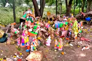 Lot of Ganesha idols are lying down in footpath