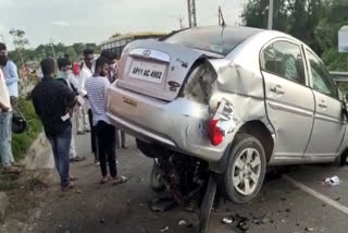 ద్విచక్రవాహనాన్ని ఢీకొట్టిన కారు.. ముగ్గురు మృతి