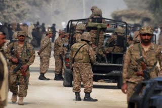 बंदूकधारियों के हमले में पाकिस्तान के दो सैनिकों की मौत
