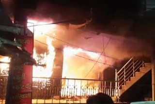 औरंगाबाद में शॉर्ट सर्किट से कपड़ा दुकान में लगी भीषण आग