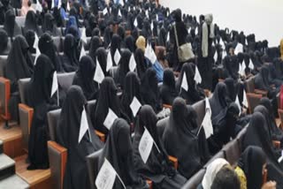 hundreds of vieled women rally in support of taliban in kabul