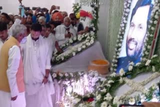 Governor pays tribute to Ram Vilas