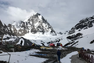 Dead body found in the glacier of Manimahesh