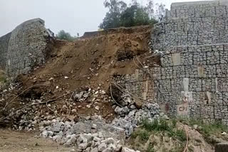 Wall collapsed  periya canal news  under construction wall collapsed  Periya Canal latest news  കൊച്ചി-ധനുഷ്കോടി ദേശീയപാത  Kochi-Dhanushkodi National Highway  Kochi-Dhanushkodi National Highway news  സംരക്ഷണ ഭിത്തി തകർന്നു വീണു  കൊച്ചി-ധനുഷ്കോടി ദേശീയപാത  പെരിയ കനാലിൽ നിർമാണത്തിലിരുന്ന സംരക്ഷണ ഭിത്തി  പെരിയ കനാൽ