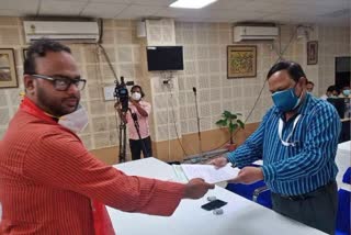 भवानीपुर उपचुनाव के लिए माकपा उम्मीदवार ने नामांकन दाखिल किया