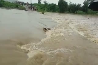 diversion road drawn on heavy rain in bhanjanagar