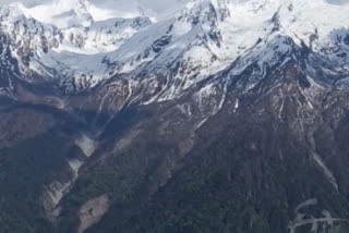 Season's first snowfall turns Uttarakhand's Madhyamaheshwar Dham picturesque