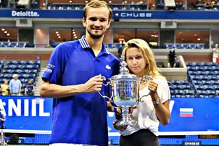 US Open  US Open Champion Daniil Medvedev  Medvedev Gets Best Wedding Anniversary Gift For Wife  Best Wedding Anniversary Gift  यूएस ओपन 2021  यूएस ओपन खबर  डेनियल मेदवेदेव  यूएस ओपन  ताजा खबर  मेदवेदेव उत्सव  मेदवेदेव की पत्नी की सालगिरह