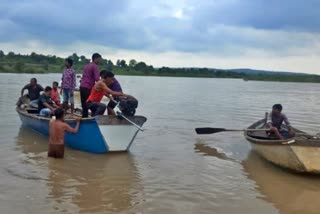 A boat sank in the Wardha river in Amravati district, drowning 11 people
