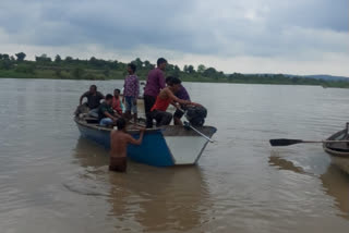 Boat capsizes in Maharashtra's Wardha river