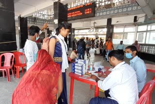 corona test at muzaffarpur junction