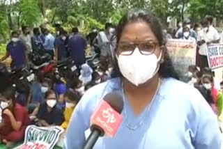 doctors protest at vijayawada govt hospital