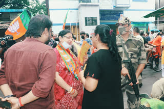 Bhabanipur By-election: BJP candidate Priyanka Tibrewal campaigning at Jadubabu Bazaar