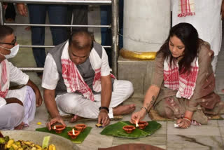 ৰাইজৰ মংগল কামনাৰে ঢেকীয়াখোৱা বৰ নামঘৰত মুখ্যমন্ত্ৰী