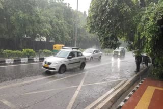 दिल्ली में फिर शुरू हुई बारिश,