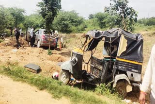 one died and 6 more injured in Car- auto collide at Chikkaballapura