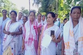 women-active-against-illegal-and-arunachali-liquor-in-narayanpur