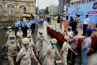 ભારતની આઝાદીના અમૃત મહોત્સવ પર્વ,વડોદરા શહેર પોલીસ દ્વારા માર્ચ પાસ્ટનું આયોજન કરવામાં આવ્યું