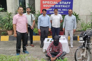 special staff team arrested accused in delhi