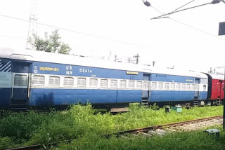 beautification alongside track of railways in delhi